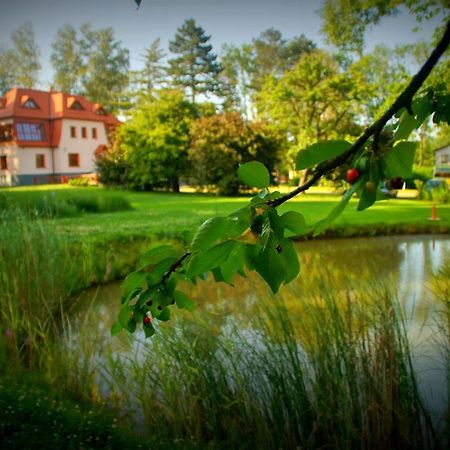 Hotel U Parku Hořovice Buitenkant foto