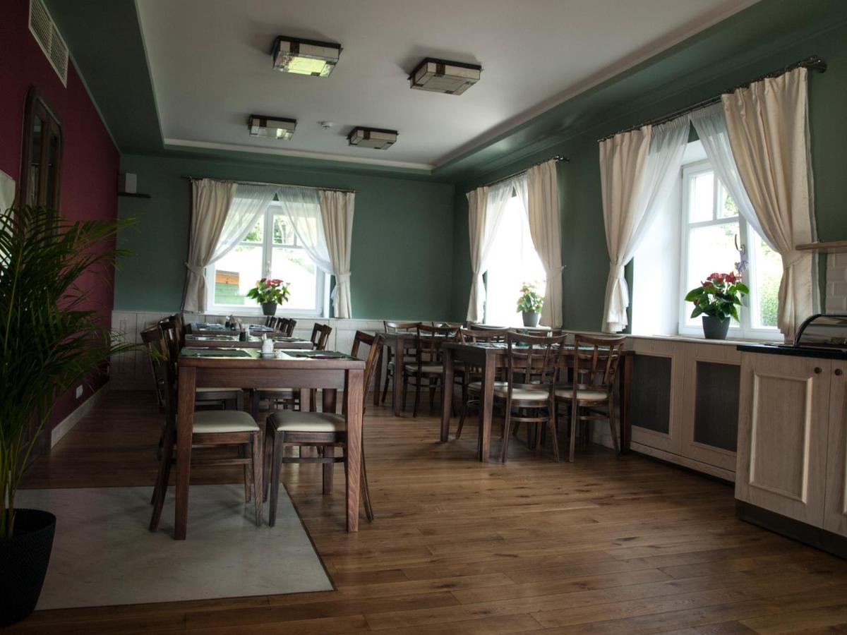 Hotel U Parku Hořovice Buitenkant foto