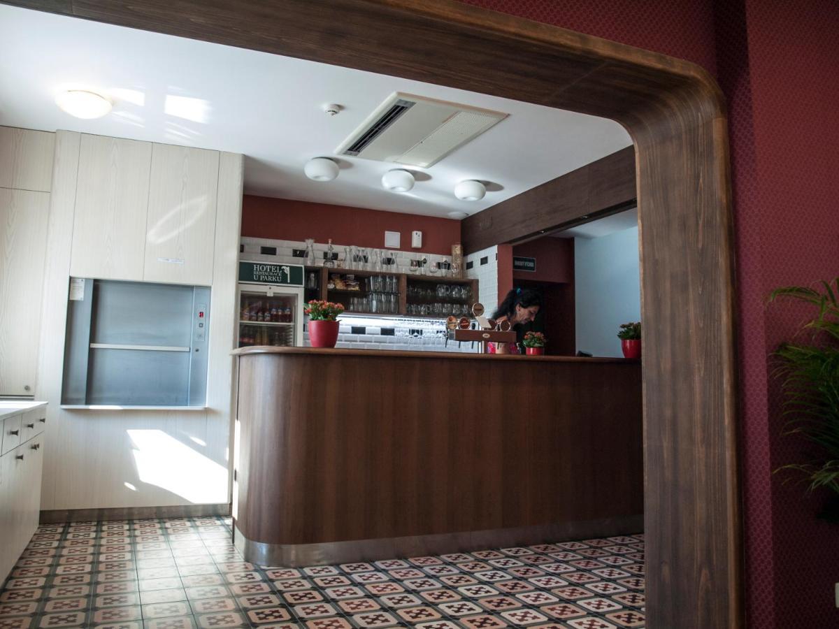 Hotel U Parku Hořovice Buitenkant foto