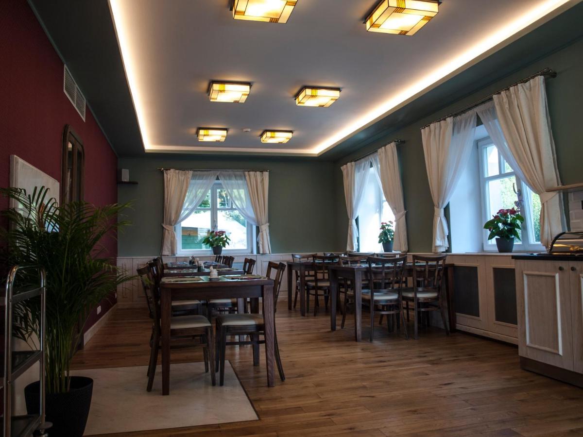 Hotel U Parku Hořovice Buitenkant foto