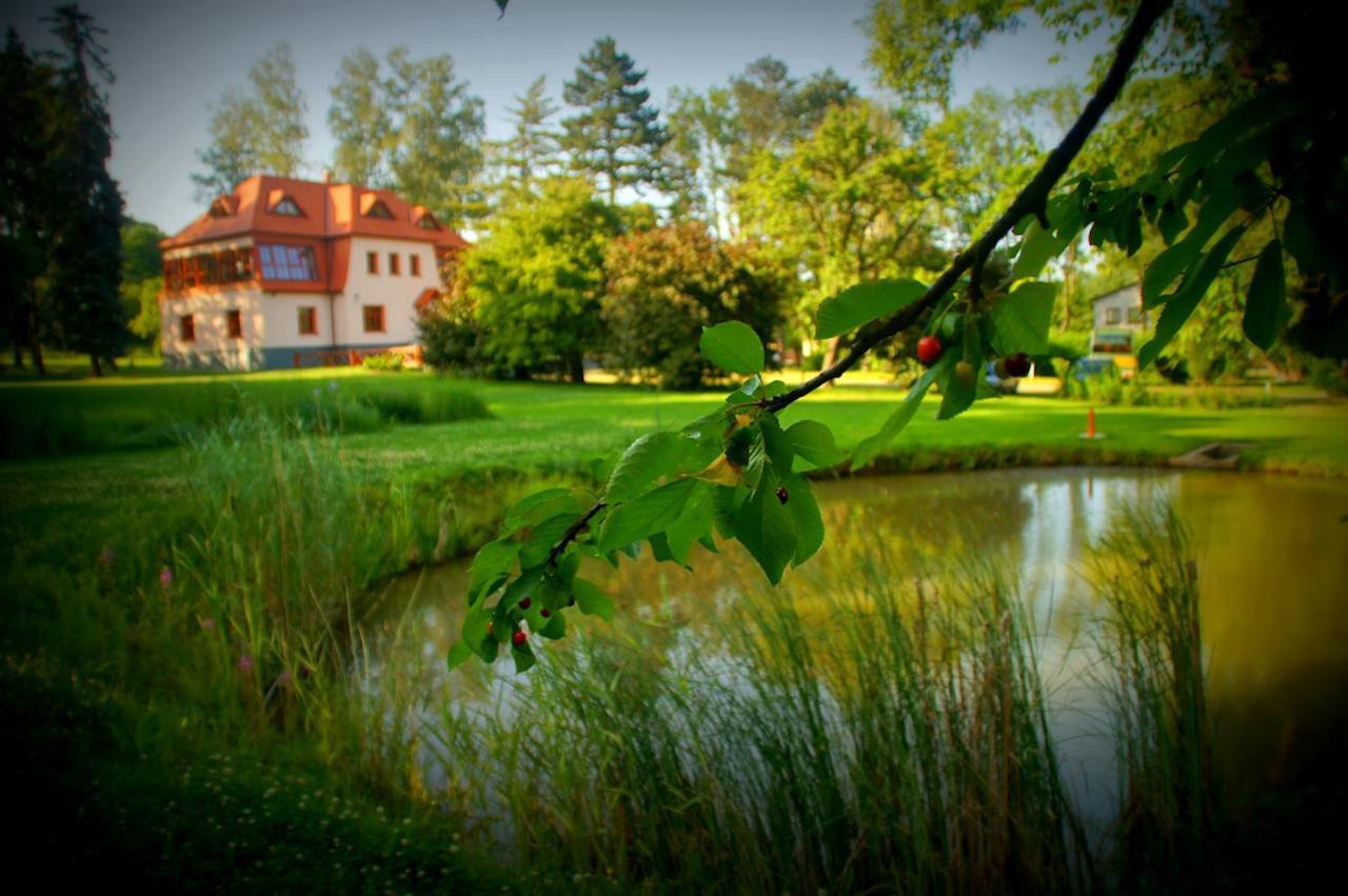 Hotel U Parku Hořovice Buitenkant foto