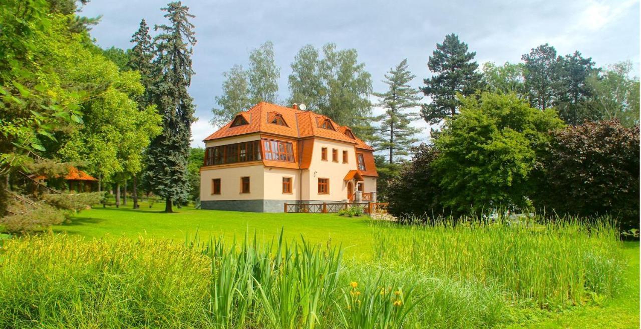 Hotel U Parku Hořovice Buitenkant foto