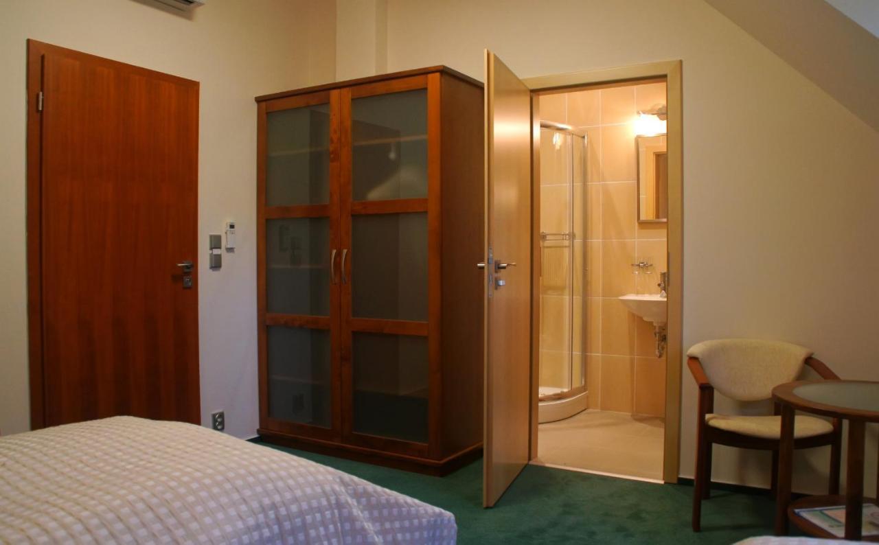 Hotel U Parku Hořovice Buitenkant foto