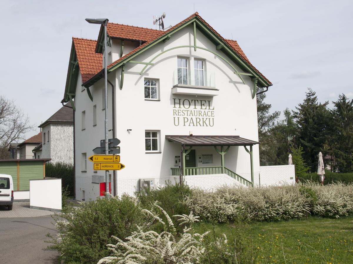 Hotel U Parku Hořovice Buitenkant foto
